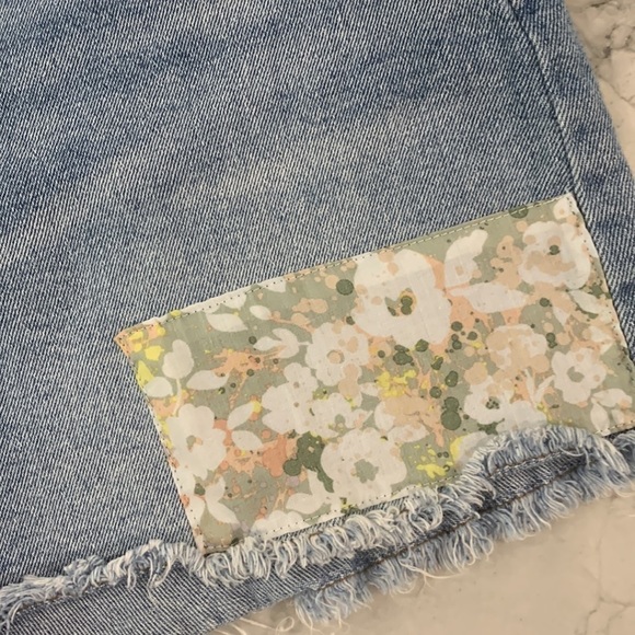 WONDERLY, patch work, frayed, fringed denim jean shorts, size 32 - Picture 3 of 8